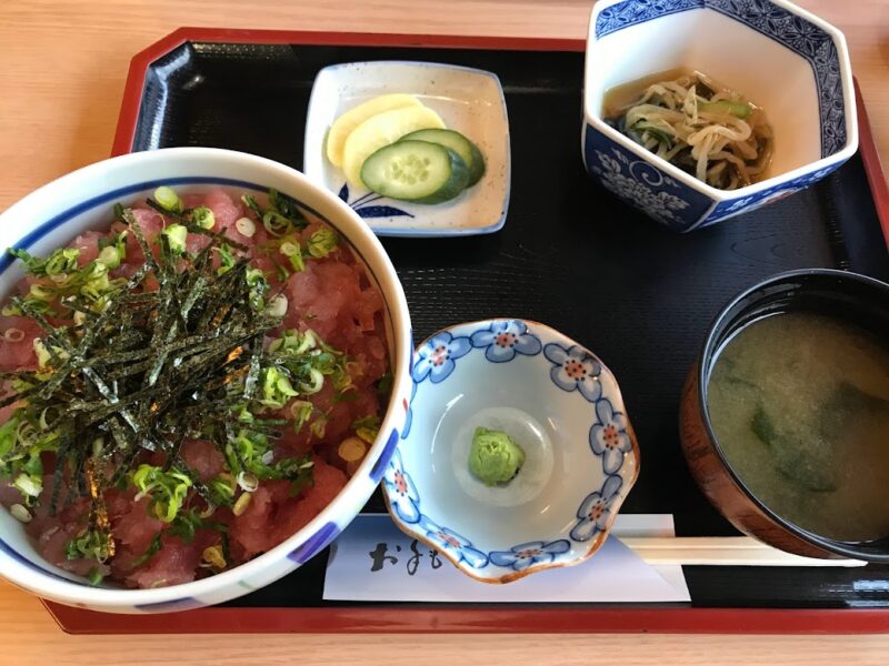 【東伊豆・磯料理うめや】熱川駅前　マグロのたたき丼￥1,250　