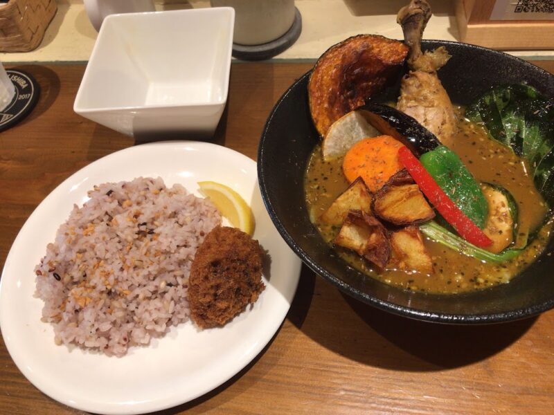 【沼津・シャスデリ（極メンチ＋スープカレーISHIBA）】チキンの３辛