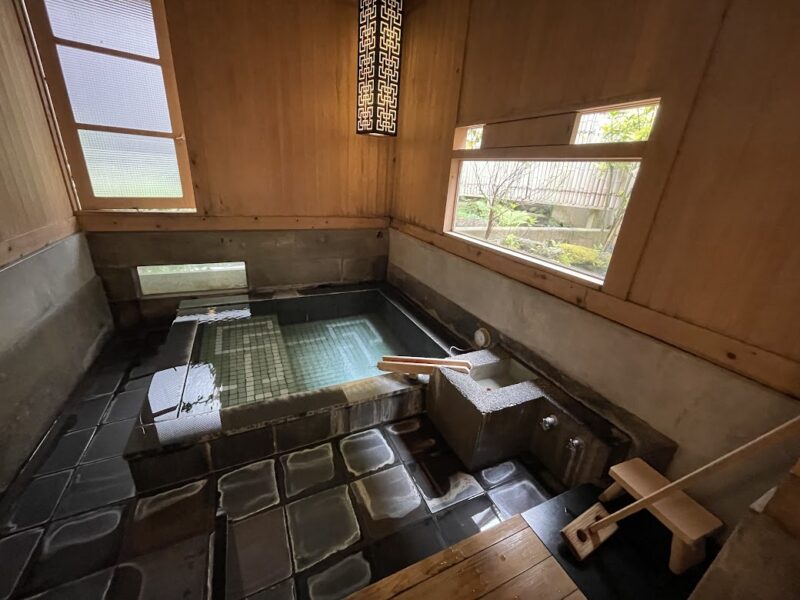 【伊豆・新井旅館】修善寺の登録有形文化財の宿　風呂「翡翠」