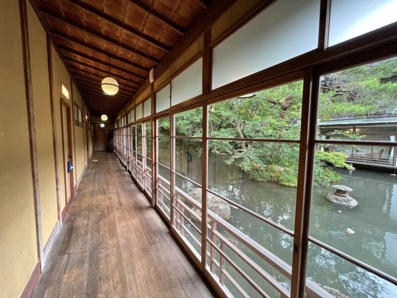 【伊豆・新井旅館】修善寺の登録有形文化財の宿　廊下