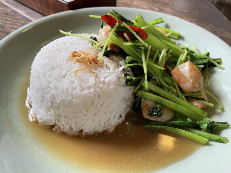 BAAN HATAH【バーンハタ】海老と青菜のタイ味噌炒めとご飯 ￥1,700