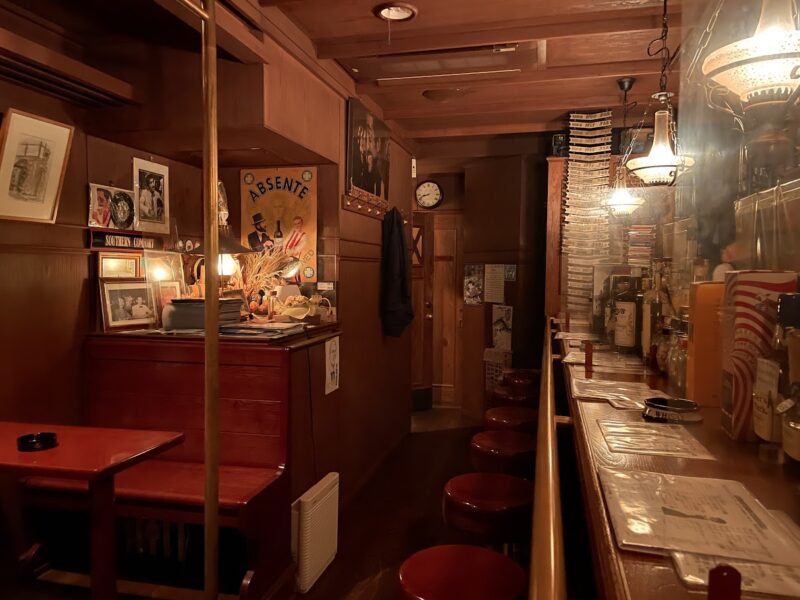 【伊東市・トリスバー】ウイスキーだけじゃない♪〈ちゅんころもちブログ〉店内